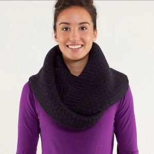 Lululemon Infinitely Mad Scarf